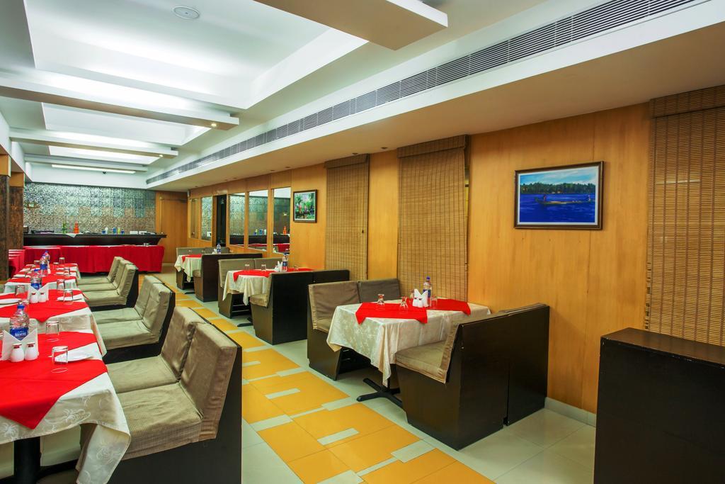 Pattom Royal Hotel Thiruvananthapuram Ngoại thất bức ảnh