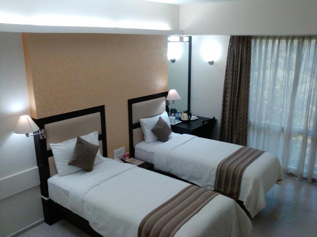 Pattom Royal Hotel Thiruvananthapuram Phòng bức ảnh