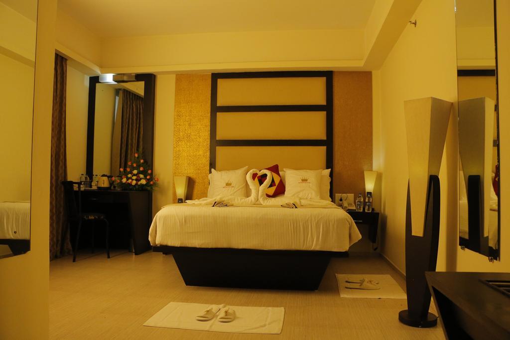Pattom Royal Hotel Thiruvananthapuram Ngoại thất bức ảnh