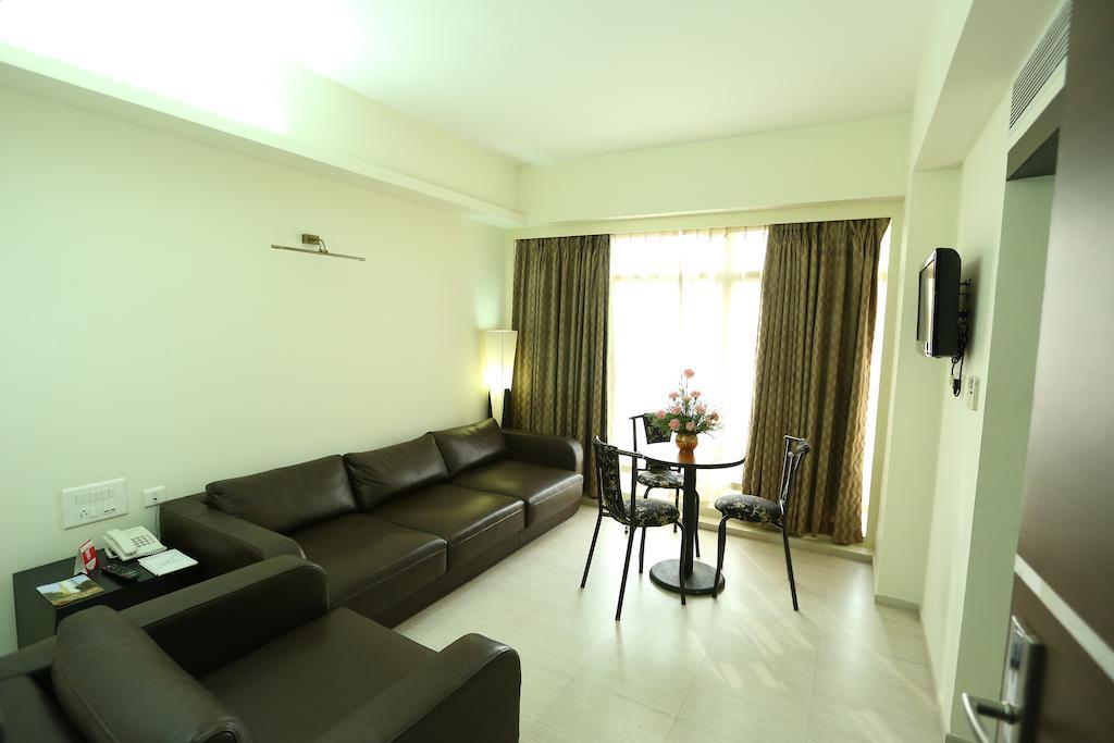 Pattom Royal Hotel Thiruvananthapuram Ngoại thất bức ảnh