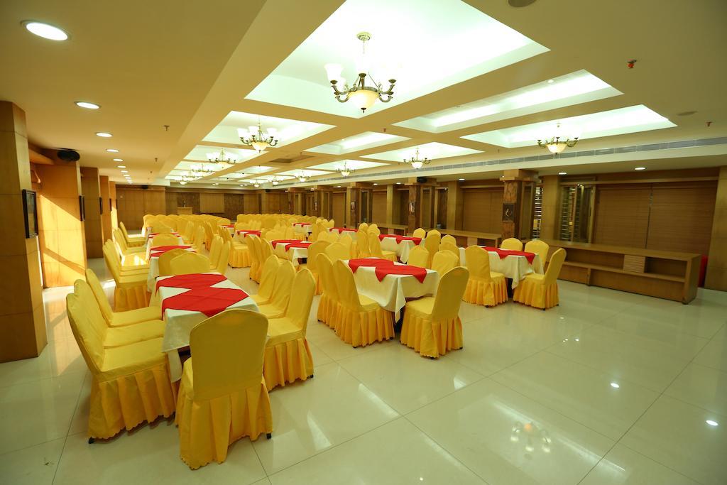 Pattom Royal Hotel Thiruvananthapuram Ngoại thất bức ảnh