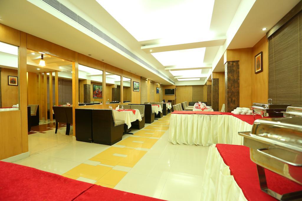 Pattom Royal Hotel Thiruvananthapuram Ngoại thất bức ảnh