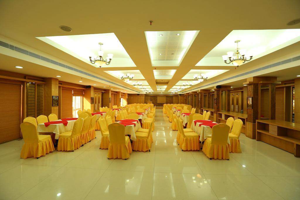 Pattom Royal Hotel Thiruvananthapuram Ngoại thất bức ảnh