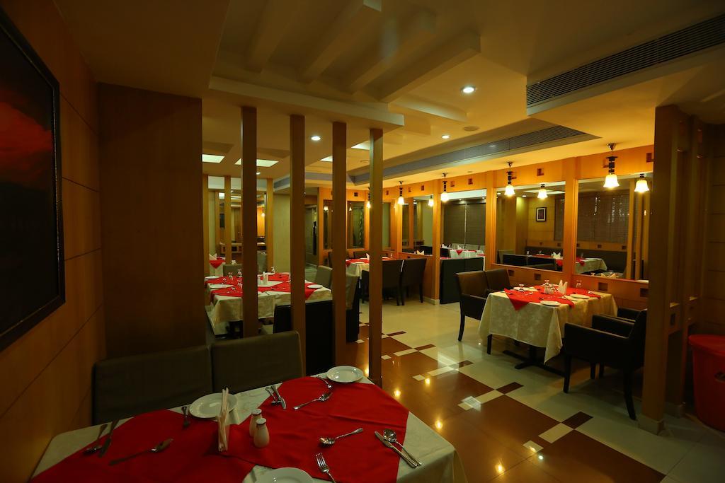 Pattom Royal Hotel Thiruvananthapuram Ngoại thất bức ảnh