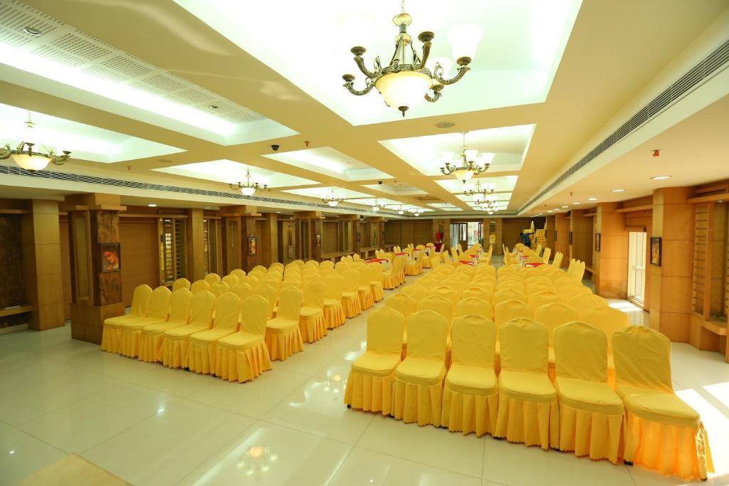 Pattom Royal Hotel Thiruvananthapuram Ngoại thất bức ảnh