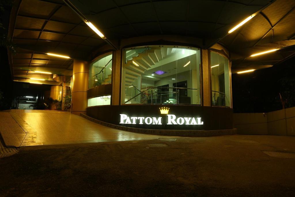 Pattom Royal Hotel Thiruvananthapuram Ngoại thất bức ảnh