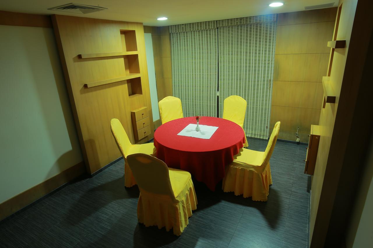 Pattom Royal Hotel Thiruvananthapuram Ngoại thất bức ảnh